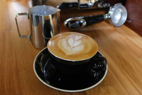 Tasse mit Tatico Cappuccino handgemacht, mit Milchherz