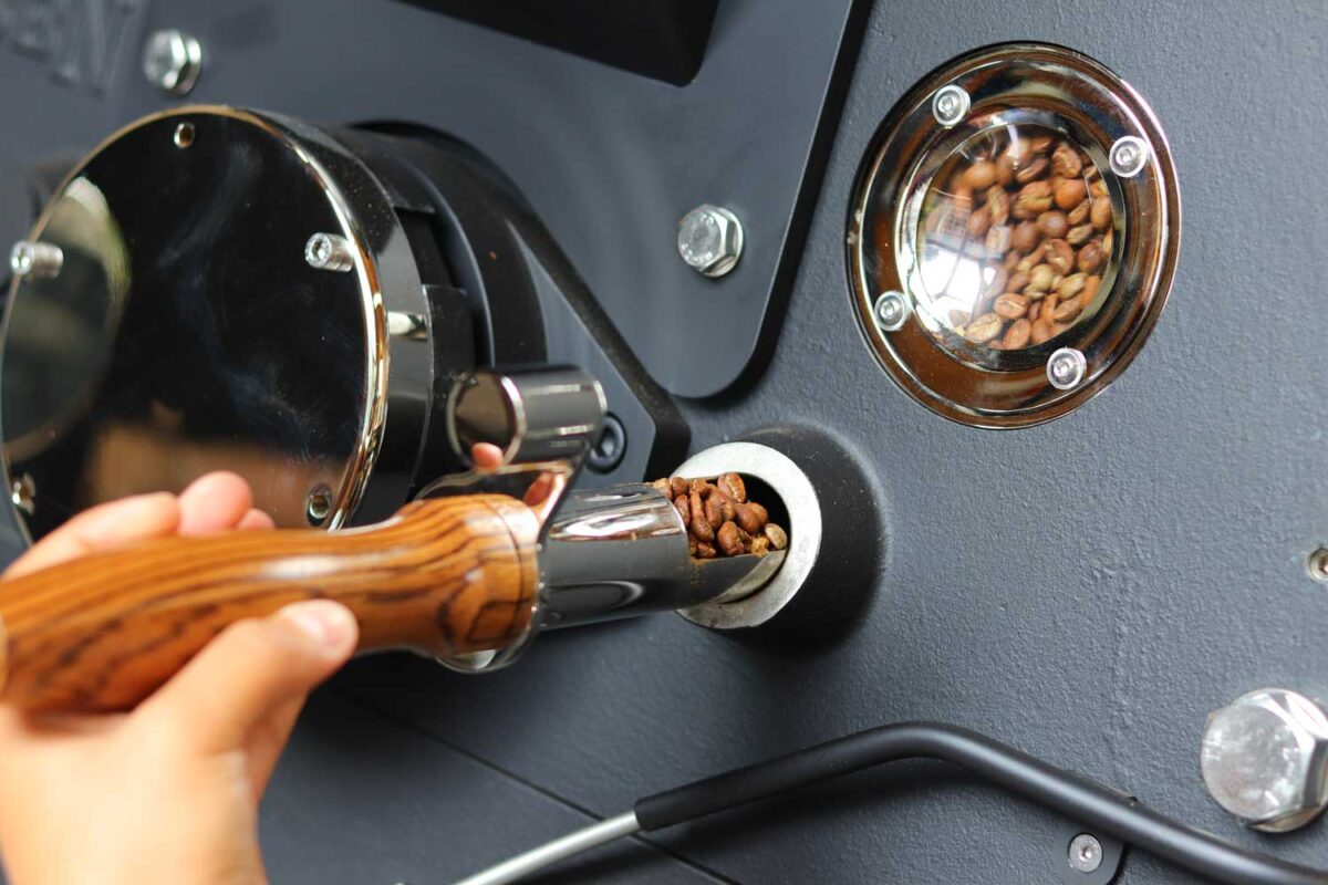 Tatico Röstereibesichtigung: Blick auf Kaffeebohnen