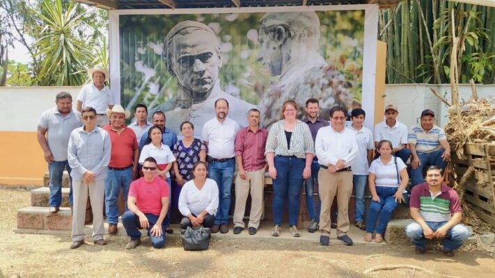 Ramona und Thorsten mit der hauptberuflichen Leitung von Kolping Mexiko und Kaffeeproduzenten in Veracruz