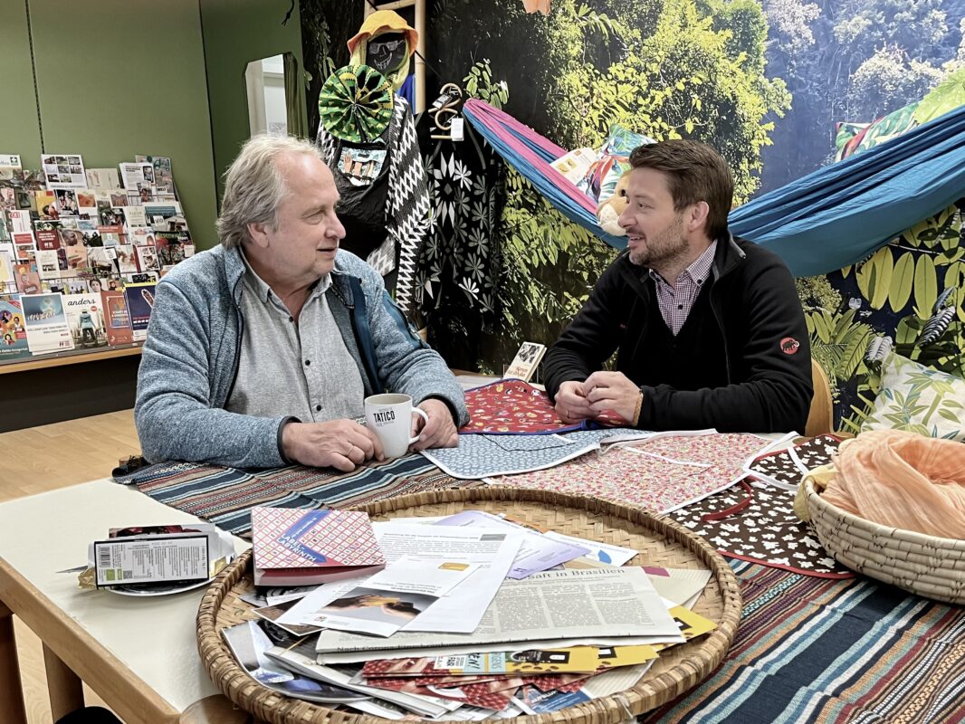 Heinz Francke im Gespräch mit Thorsten Schulz im Damian Laden in Oelde.